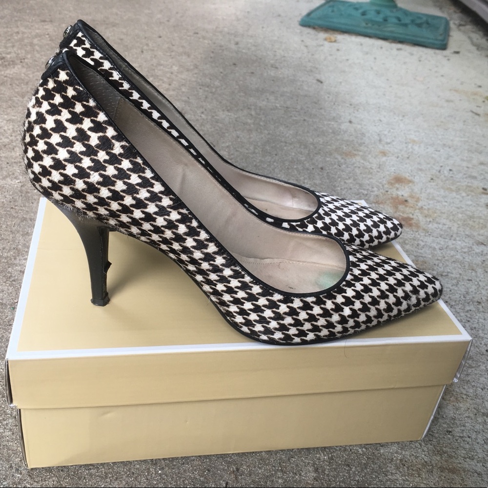 Michael Kors black and white pumps